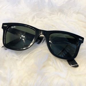 Ray-Ban Wayfarer in Black